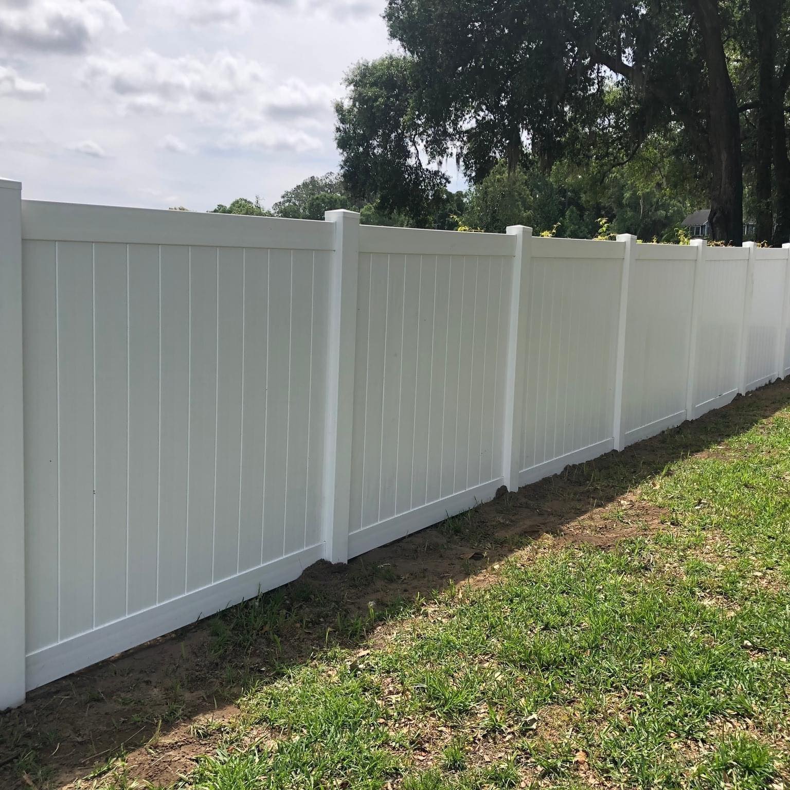 White vinyl privacy fence installed by Yoder Fence Solutions in Lake County Florida
